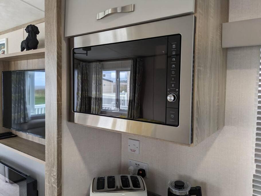 Beautiful Pet Friendly Southerness Caravan With Sea View & Decking Area Mainsriddle Eksteriør bilde