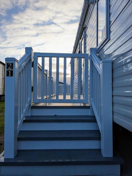 Beautiful Pet Friendly Southerness Caravan With Sea View & Decking Area Mainsriddle Eksteriør bilde