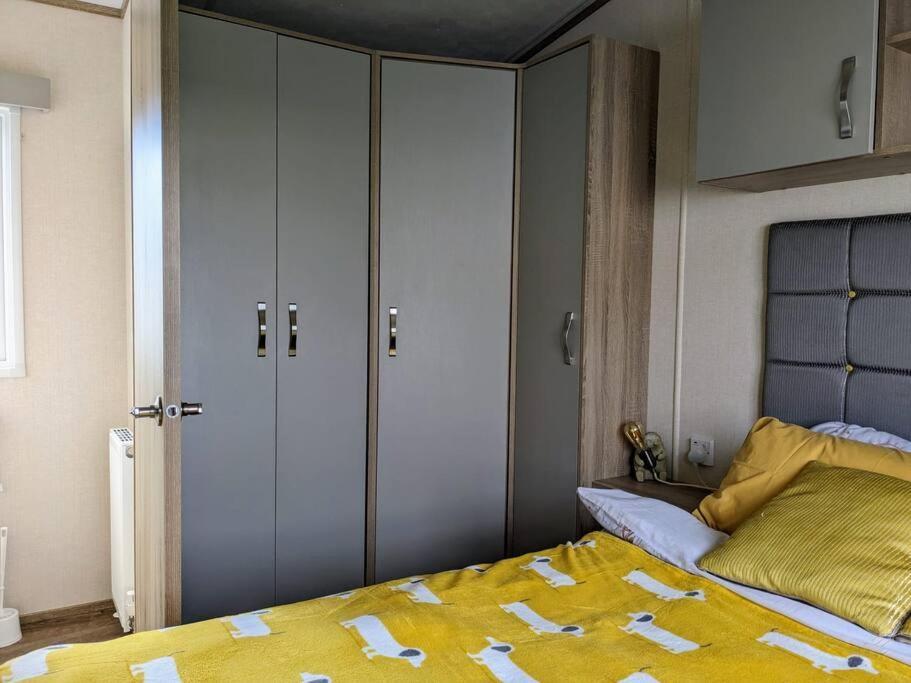 Beautiful Pet Friendly Southerness Caravan With Sea View & Decking Area Mainsriddle Eksteriør bilde