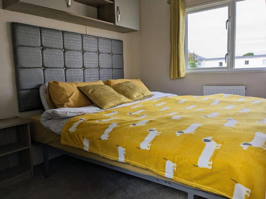 Beautiful Pet Friendly Southerness Caravan With Sea View & Decking Area Mainsriddle Eksteriør bilde