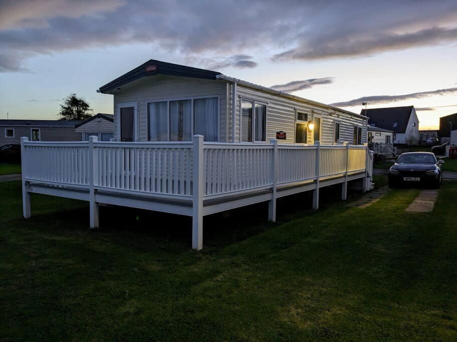 Beautiful Pet Friendly Southerness Caravan With Sea View & Decking Area Mainsriddle Eksteriør bilde