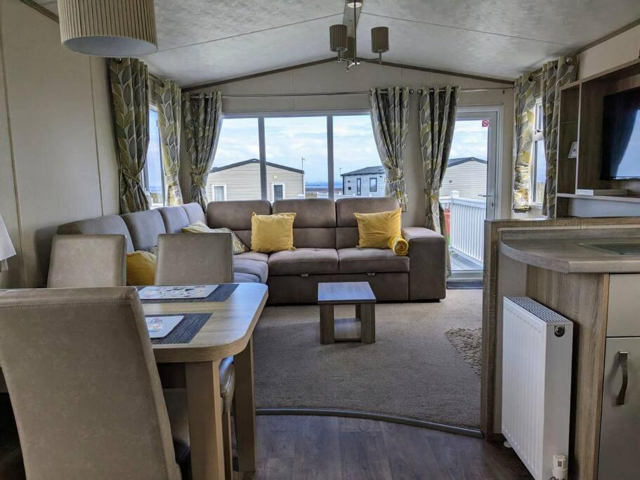 Beautiful Pet Friendly Southerness Caravan With Sea View & Decking Area Mainsriddle Eksteriør bilde
