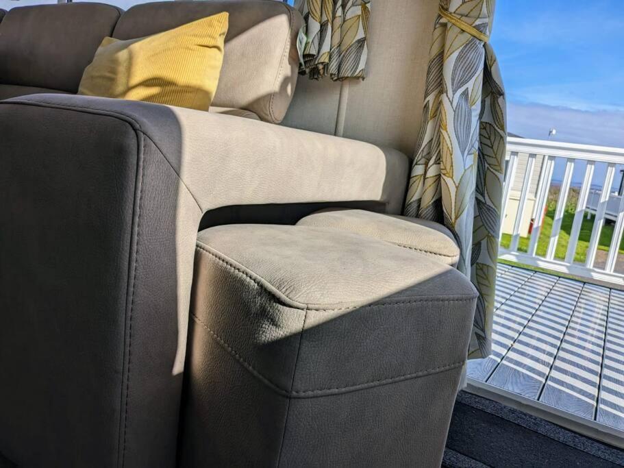 Beautiful Pet Friendly Southerness Caravan With Sea View & Decking Area Mainsriddle Eksteriør bilde