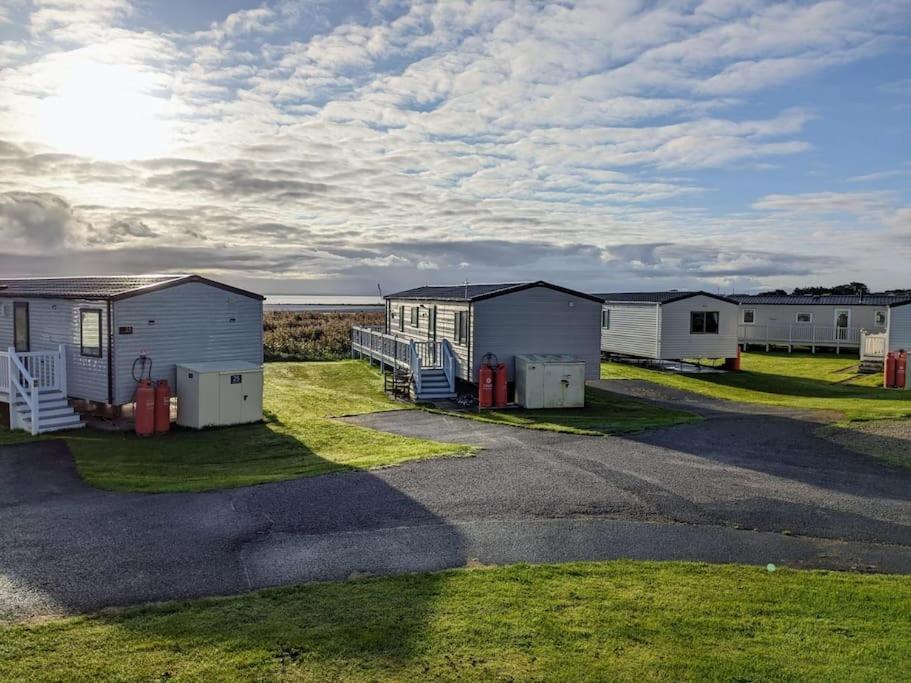 Beautiful Pet Friendly Southerness Caravan With Sea View & Decking Area Mainsriddle Eksteriør bilde