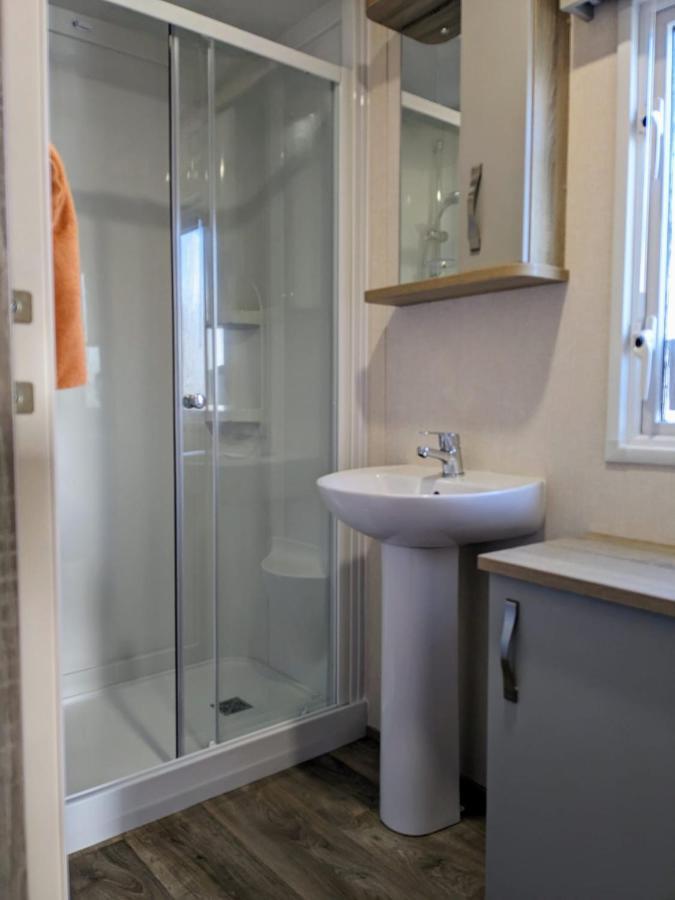 Beautiful Pet Friendly Southerness Caravan With Sea View & Decking Area Mainsriddle Eksteriør bilde